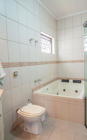 Casa à venda com 307m², 3 quartos e 2 vagas