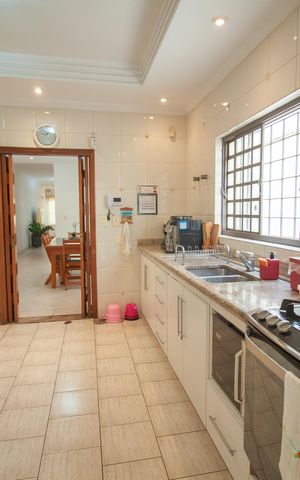 Casa à venda com 307m², 3 quartos e 2 vagas