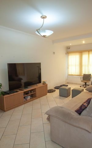 Casa à venda com 307m², 3 quartos e 2 vagas
