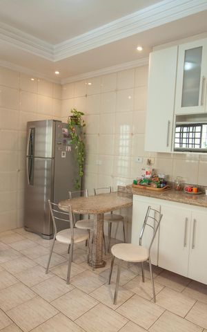 Casa à venda com 307m², 3 quartos e 2 vagas