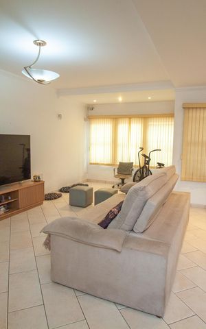 Casa à venda com 307m², 3 quartos e 2 vagas