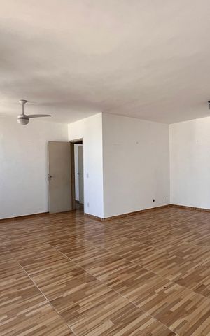 Apartamento à venda com 80m², 1 quarto e 2 vagas Apartamento à venda com 80m², 1 quarto e 2 vagasSala