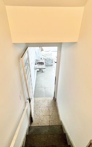 Casa para alugar com 176m², 4 quartos e 3 vagas Casa para alugar com 176m², 4 quartos e 3 vagasEscada