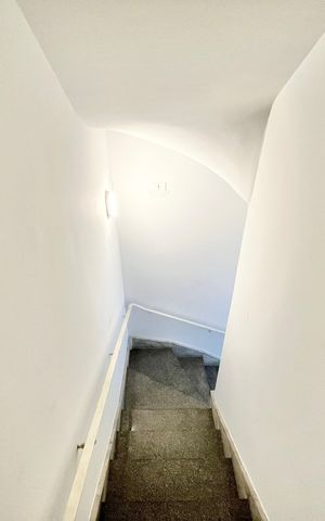 Casa para alugar com 176m², 4 quartos e 3 vagas Casa para alugar com 176m², 4 quartos e 3 vagasEscada