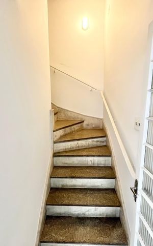Casa para alugar com 176m², 4 quartos e 3 vagas Casa para alugar com 176m², 4 quartos e 3 vagasEscada
