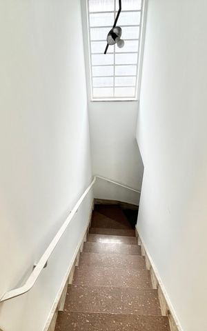 Casa para alugar com 176m², 4 quartos e 3 vagas Casa para alugar com 176m², 4 quartos e 3 vagasEscada