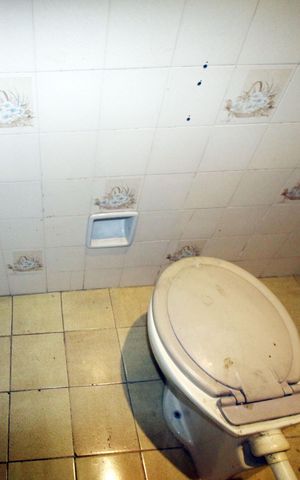 Apartamento à venda com 90m², 2 quartos e 2 vagasBanheiro de serviço
