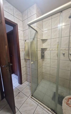 Casa à venda com 137m², 4 quartos e 2 vagasBanheiro social