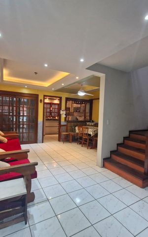 Casa à venda com 137m², 4 quartos e 2 vagasSala