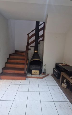 Casa à venda com 137m², 4 quartos e 2 vagasSala