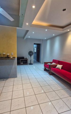 Casa à venda com 137m², 4 quartos e 2 vagasSala