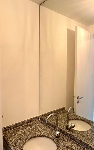 Apartamento para alugar com 114m², 4 quartos e 2 vagas Apartamento para alugar com 114m², 4 quartos e 2 vagasBanheiro 2