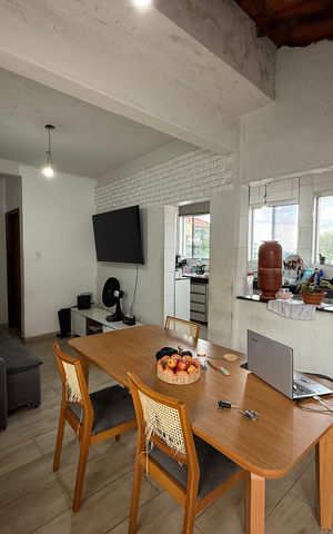 Casa à venda com 360m², 3 quartos e 2 vagas Casa à venda com 360m², 3 quartos e 2 vagasSala