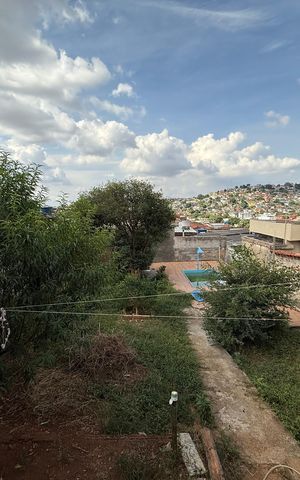 Casa à venda com 360m², 3 quartos e 2 vagas Casa à venda com 360m², 3 quartos e 2 vagasÁrea externa
