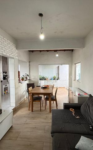 Casa à venda com 360m², 3 quartos e 2 vagas Casa à venda com 360m², 3 quartos e 2 vagasSala