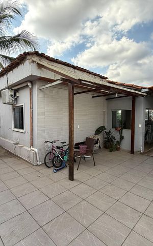 Casa à venda com 360m², 3 quartos e 2 vagas Casa à venda com 360m², 3 quartos e 2 vagasÁrea externa