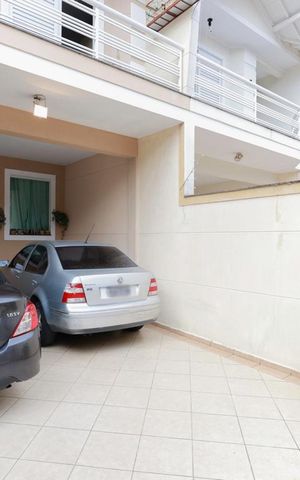 Casa à venda com 168m², 3 quartos e 4 vagas Casa à venda com 168m², 3 quartos e 4 vagasGaragem