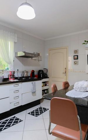 Casa à venda com 168m², 3 quartos e 4 vagas Casa à venda com 168m², 3 quartos e 4 vagasCozinha