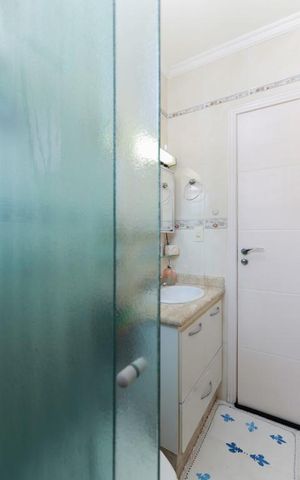 Casa à venda com 168m², 3 quartos e 4 vagas Casa à venda com 168m², 3 quartos e 4 vagasBanheiro da suíte 2
