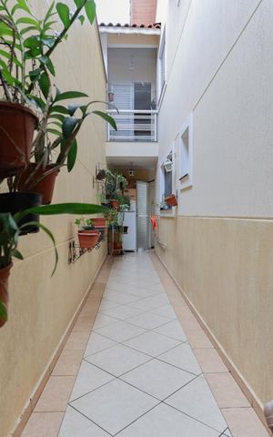 Casa à venda com 168m², 3 quartos e 4 vagas Casa à venda com 168m², 3 quartos e 4 vagasCorredor externo