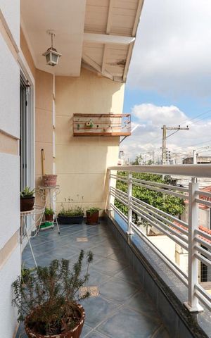 Casa à venda com 168m², 3 quartos e 4 vagas Casa à venda com 168m², 3 quartos e 4 vagasVaranda da suíte 1