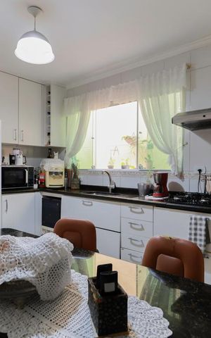 Casa à venda com 168m², 3 quartos e 4 vagas Casa à venda com 168m², 3 quartos e 4 vagasCozinha