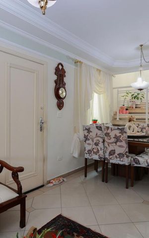 Casa à venda com 168m², 3 quartos e 4 vagas Casa à venda com 168m², 3 quartos e 4 vagasSala