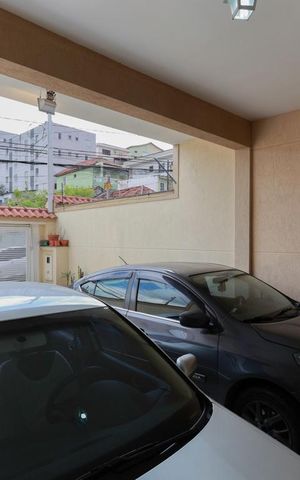 Casa à venda com 168m², 3 quartos e 4 vagas Casa à venda com 168m², 3 quartos e 4 vagasGaragem