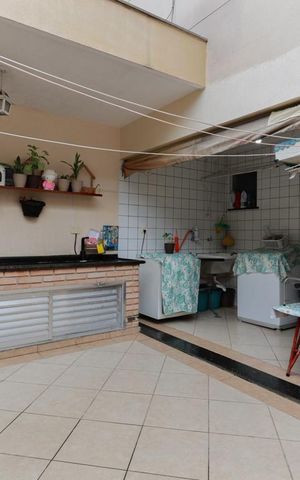 Casa à venda com 168m², 3 quartos e 4 vagas Casa à venda com 168m², 3 quartos e 4 vagasÁrea de lazer e quintal