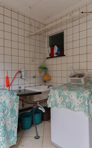 Casa à venda com 168m², 3 quartos e 4 vagas Casa à venda com 168m², 3 quartos e 4 vagasÁrea de serviço