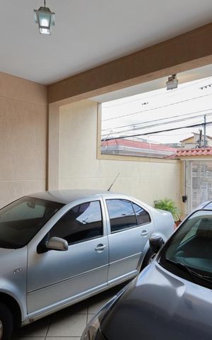 Casa à venda com 168m², 3 quartos e 4 vagas Casa à venda com 168m², 3 quartos e 4 vagasGaragem