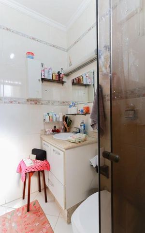 Casa à venda com 168m², 3 quartos e 4 vagas Casa à venda com 168m², 3 quartos e 4 vagasBanheiro da suíte 3