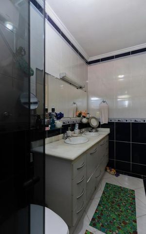 Casa à venda com 168m², 3 quartos e 4 vagas Casa à venda com 168m², 3 quartos e 4 vagasBanheiro da suíte 1