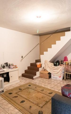 Casa à venda com 125m², 3 quartos e 3 vagas Casa à venda com 125m², 3 quartos e 3 vagasSala