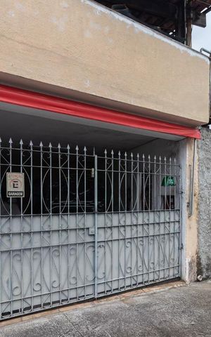 Casa à venda com 125m², 3 quartos e 3 vagas Casa à venda com 125m², 3 quartos e 3 vagasFachada