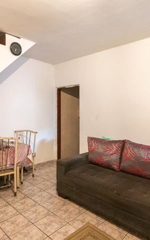 Casa à venda com 125m², 3 quartos e 3 vagas Casa à venda com 125m², 3 quartos e 3 vagasSala