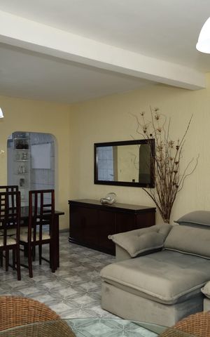 Casa à venda com 180m², 3 quartos e 2 vagasSala