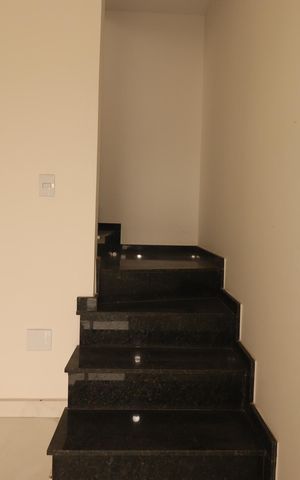 Apartamento à venda com 98m², 2 quartos e 1 vagaEscada
