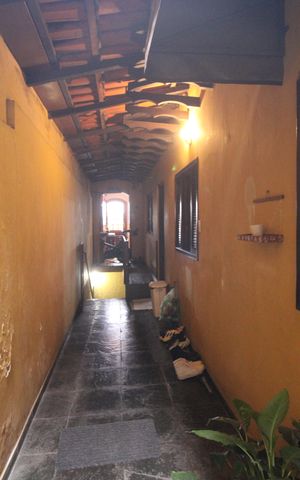 Casa à venda com 200m², 4 quartos e 4 vagasQuintal lateral