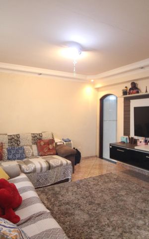 Casa à venda com 200m², 4 quartos e 4 vagasSala