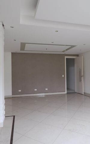 Casa para alugar com 300m², 3 quartos e 4 vagasSala