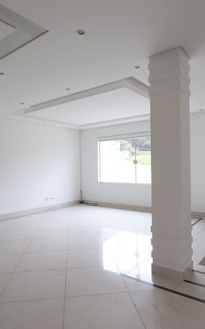 Casa para alugar com 300m², 3 quartos e 4 vagasSala
