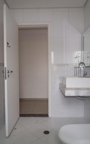 Casa para alugar com 300m², 3 quartos e 4 vagasBanheiro 2