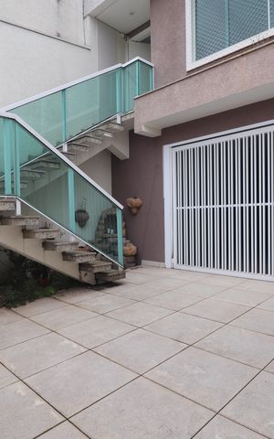 Casa para alugar com 300m², 3 quartos e 4 vagasFachada Casa