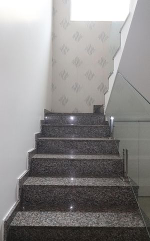 Casa para alugar com 300m², 3 quartos e 4 vagasEscada