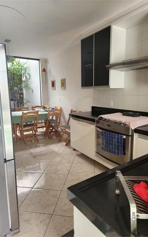 Casa à venda com 250m², 3 quartos e 5 vagas