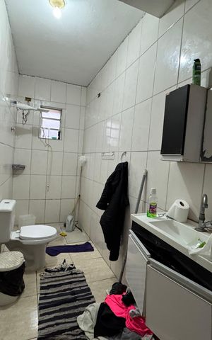 Casa à venda com 96m², 4 quartos e 2 vagas Casa à venda com 96m², 4 quartos e 2 vagasBanheiro 1