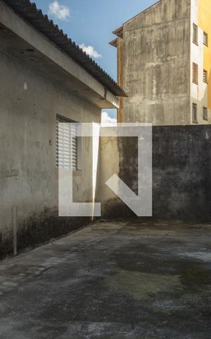 Casa para alugar com 47m², 1 quarto e sem vaga