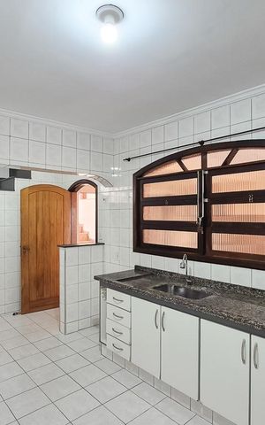 Casa à venda com 240m², 3 quartos e 2 vagas Casa à venda com 240m², 3 quartos e 2 vagasCozinha