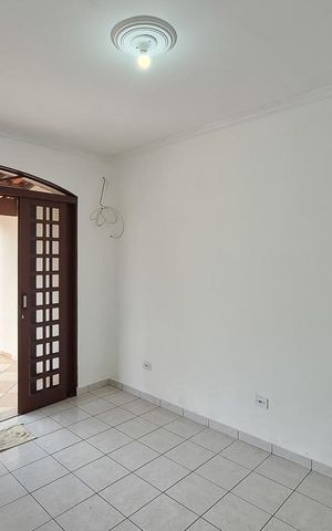 Casa à venda com 240m², 3 quartos e 2 vagas Casa à venda com 240m², 3 quartos e 2 vagasSala